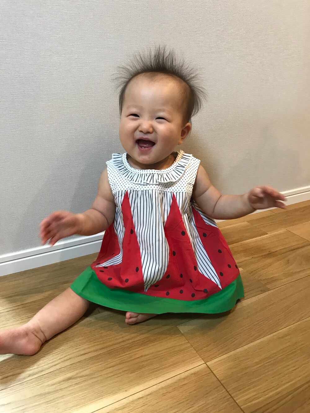「スイカ、ベイビーチアー」｜「baby cheerのスイカチュニック（チュニック、レッド系）」を使った、ぴーさん（キッズ・70cm）の秋コーディネートの1枚目の写真