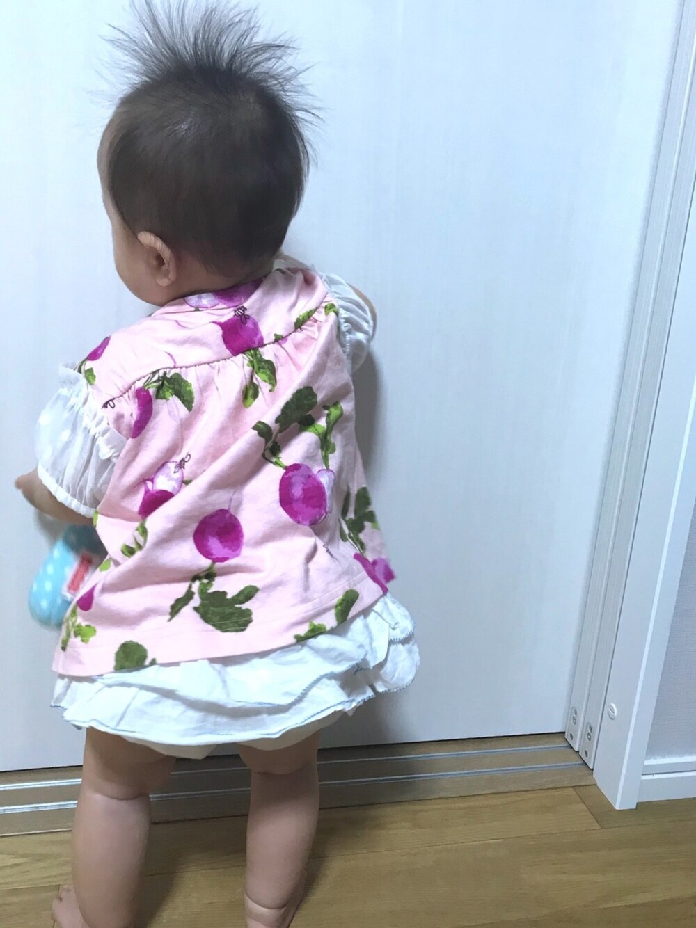 「ハッカベビー、ハッカキッズ、ラディッシュ、フリル」｜「HAKKA KIDSの２１／－天竺ラディッシュＢｅｅプリントパフスリーブチュニック（Tシャツ/カットソー、ピンク系）」を使った、ぴーさん（キッズ・70cm）の秋コーディネートの1枚目の写真