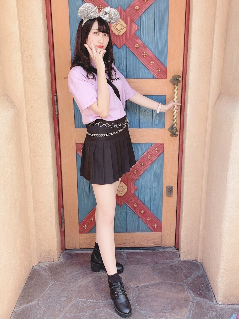 「おしゃれさんと繋がりたい、プチプラ、グレイル、WEGO、disney、ディズニーコーデ、H&M、秋のコーデ、ロングヘア、紫」｜「H&Mのアイテム（トップス、パープル系）」を使った、はるちゃむさん（レディース・166cm）の秋コーディネートの1枚目の写真