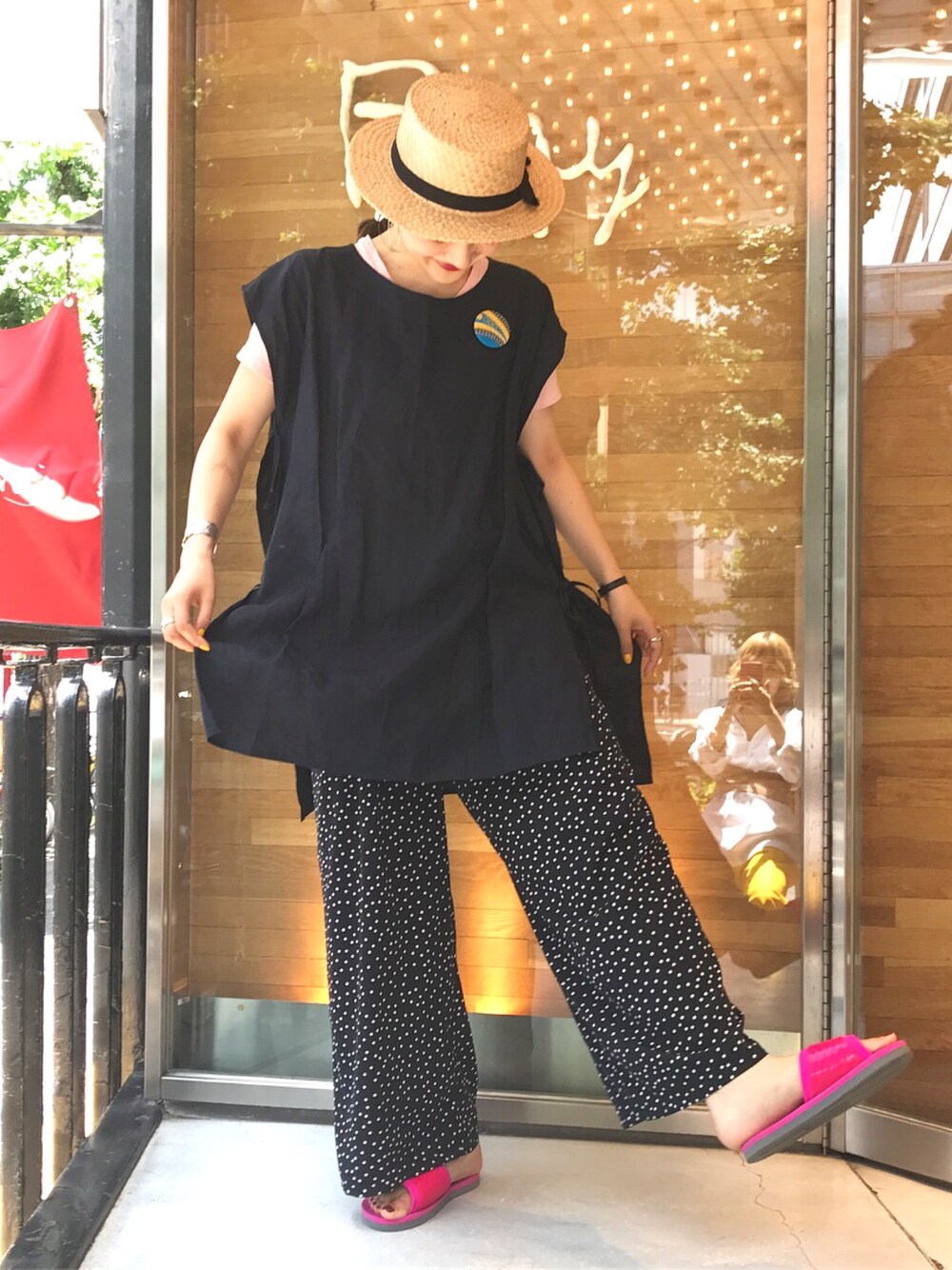 「suicoke、シャワーサンダル、beamsboy、HAVERSACK、レイヤードスタイル、cableami 、麦わら帽子」｜「HAVERSACKのアイテム（トップス、ブルー系）」を使った、hazuki yoshizawaさん（レディース・166cm）の夏コーディネートの1枚目の写真