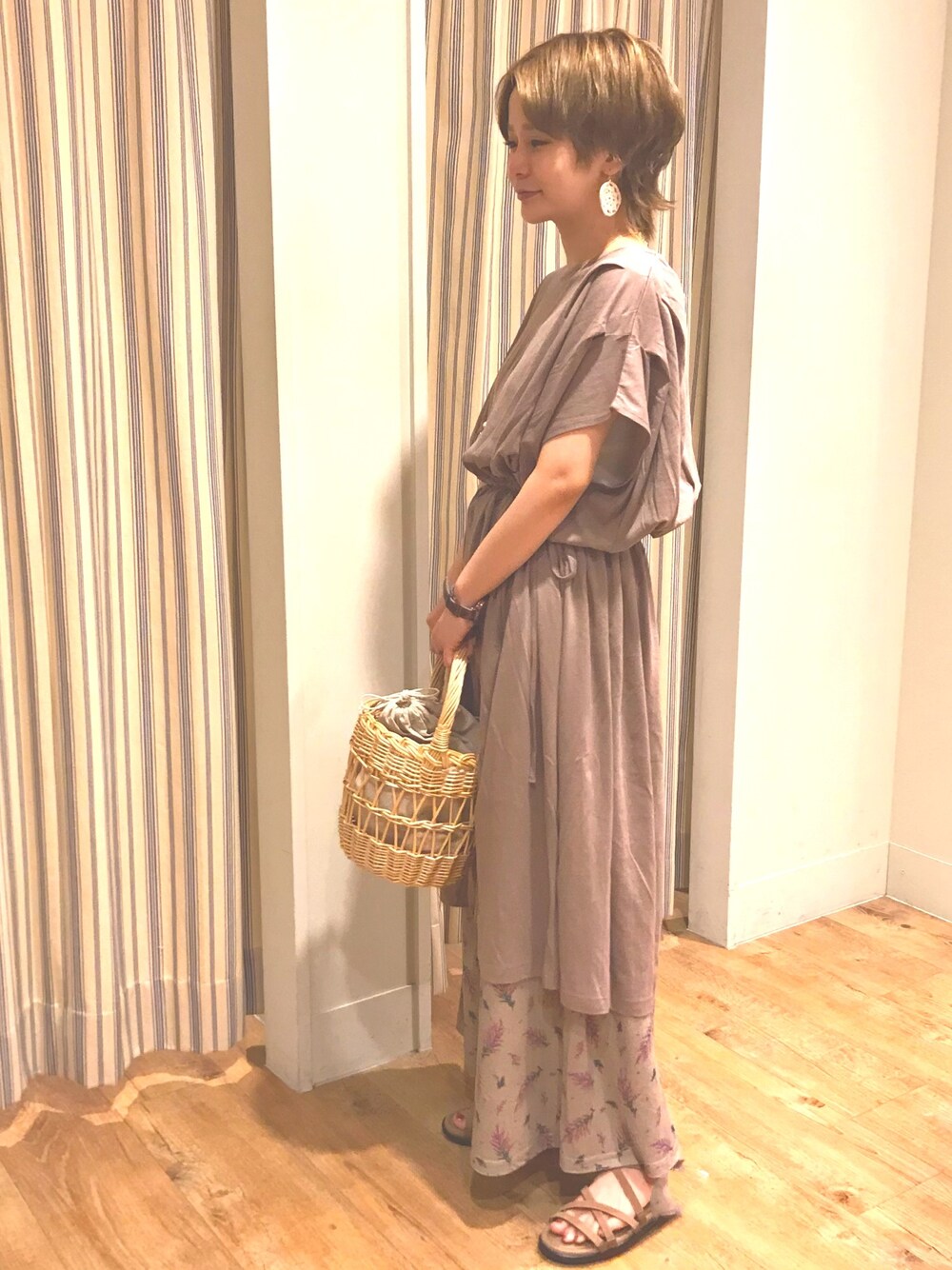 「シンプルコーデ、ラクチンコーデ、パンツスタイル、オトナカジュアル、低身長、大人女子、いいね、save、フォローお願いします🤑、淡色コーデ、ショートヘア」｜「studio CLIPのアイテム（チュニック、ブラウン系）」を使った、ひろみさん（レディース・152cm）の夏コーディネートの1枚目の写真