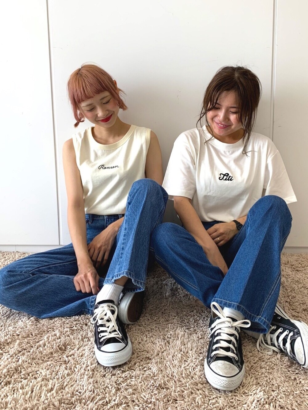 ホワイト系のTシャツ/カットソー、ホワイト系のTシャツ/カットソー、ブルー系のその他パンツを着用したレディースの夏コーディネートの1枚目の写真