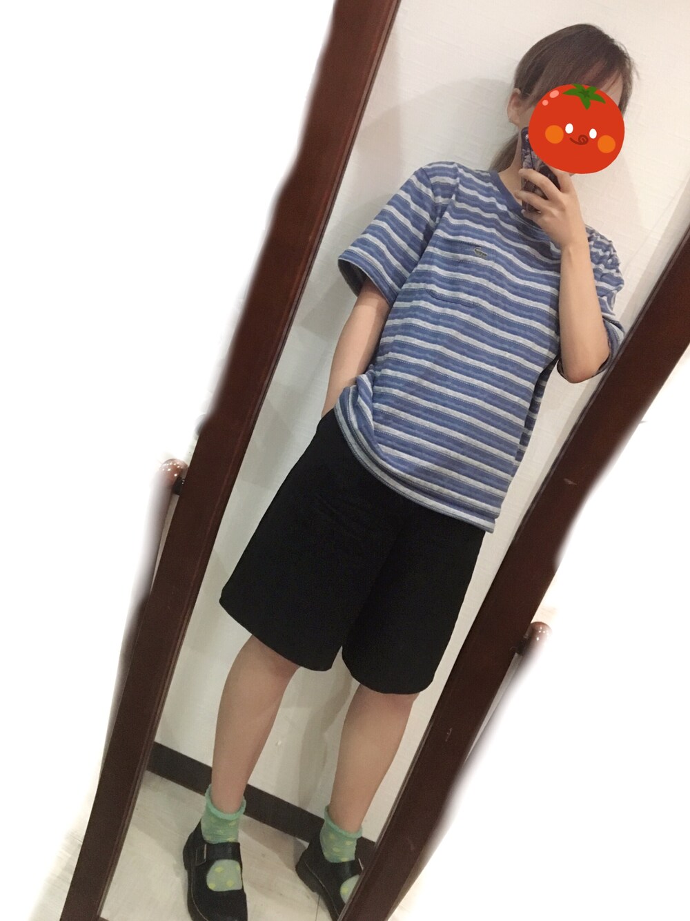 「Tシャツ、ストライプ、パンツスタイル、夏、カジュアルコーデ、シンプル、夏コーデ、オーバーサイズ、ユニセックス、休日スタイル」｜「crocodileのアイテム（Tシャツ/カットソー、ブルー系）」を使った、Sunsetwindさん（レディース・168cm）の夏コーディネートの1枚目の写真
