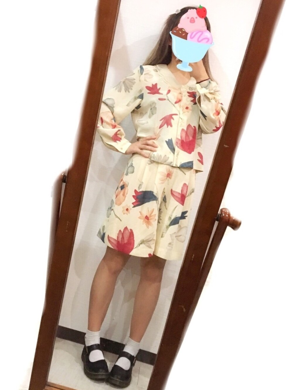 「オトナカジュアル、きれいめカジュアル、お洒落さんとつながりたい、今日のコーデ、ローファー、大人コーデ、レトロ、花柄、クリーム色、ブラウス」｜「VINTAGEのアイテム（セットアップ、ベージュ系）」を使った、Sunsetwindさん（レディース・168cm）の秋コーディネートの1枚目の写真