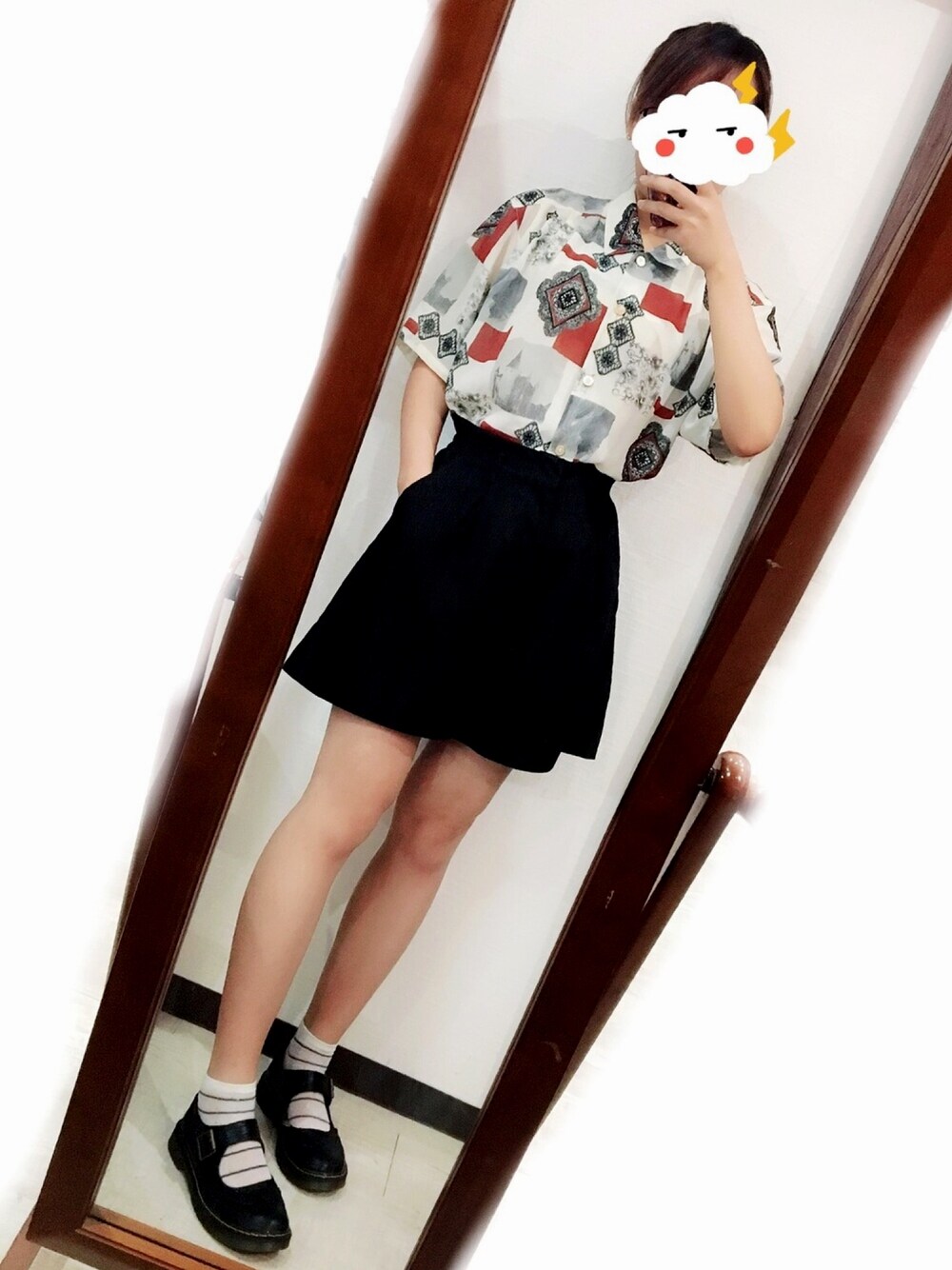 「着回しコーデ、古着、レトロ、シャツスタイル、古着女子、ヴィンテージ、ショートパンツ、パンツスタイル、秋コーデ、夏コーデ」｜「SM2のアイテム（カーゴパンツ、ブラック系）」を使った、Sunsetwindさん（レディース・168cm）の秋コーディネートの1枚目の写真