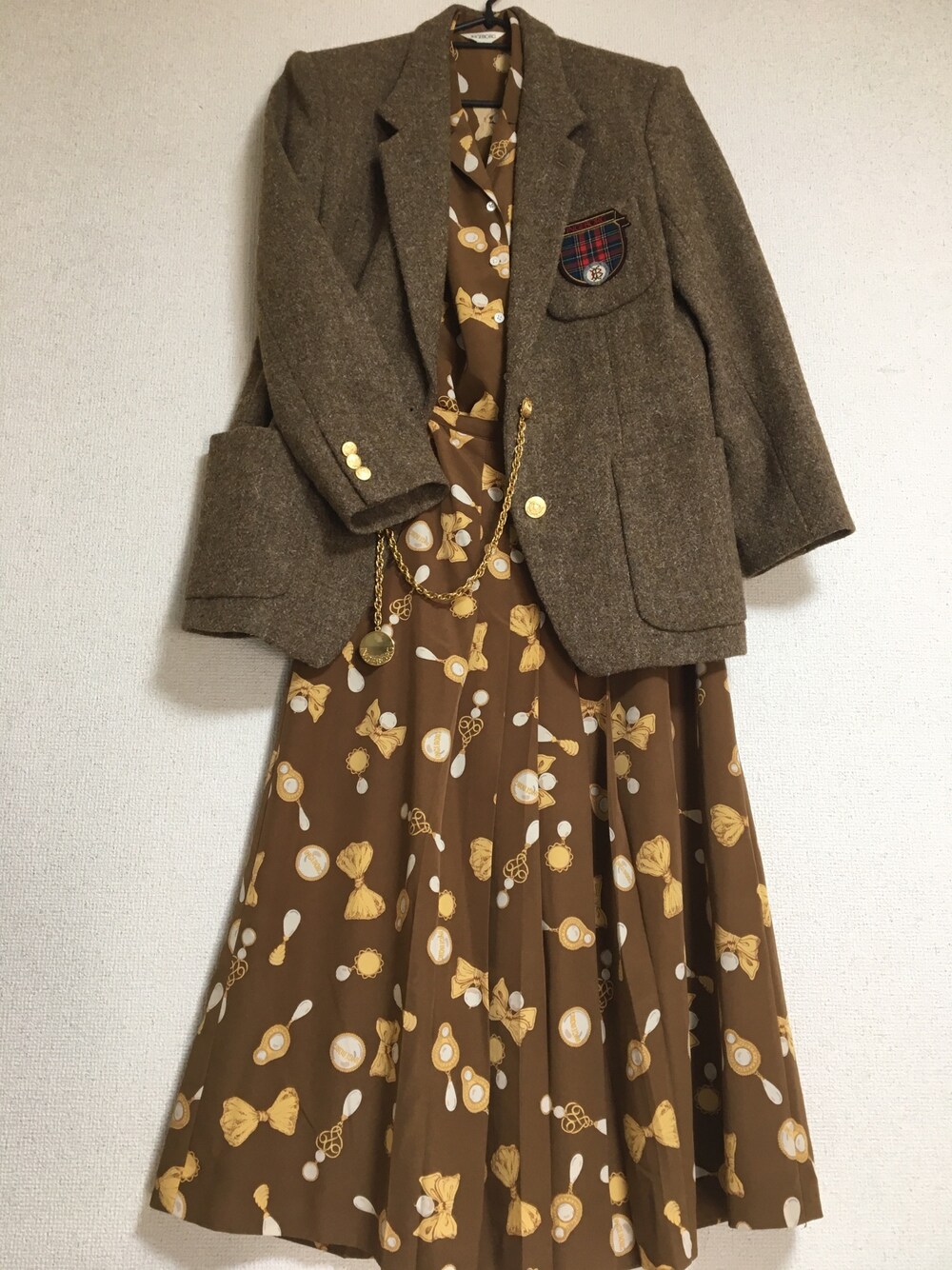 「大人コーデ、秋のコーデ、レトロ、インゲボルグ、ジャケット、ジャケットスタイル、セットアップ、スーツスタイル、茶色、お洒落さんとつながりたい」｜「INGEBORGのアイテム（テーラードジャケット、ブラウン系）」を使った、Sunsetwindさん（レディース・168cm）の秋コーディネートの1枚目の写真