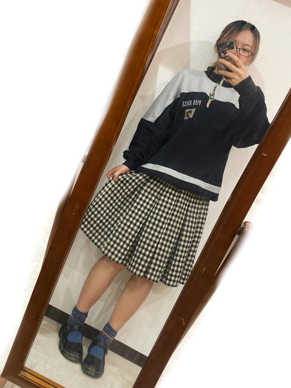 「秋のコーデ、ピンクハウス、オトナカジュアル、パンツスタイル、シンプル、トレーナー、おしゃれさんと繋がりたい、オトナ女子、パーカー、秋」｜「PINK HOUSEのアイテム（パーカー、ブラック系）」を使った、Sunsetwindさん（レディース・168cm）の秋コーディネートの1枚目の写真