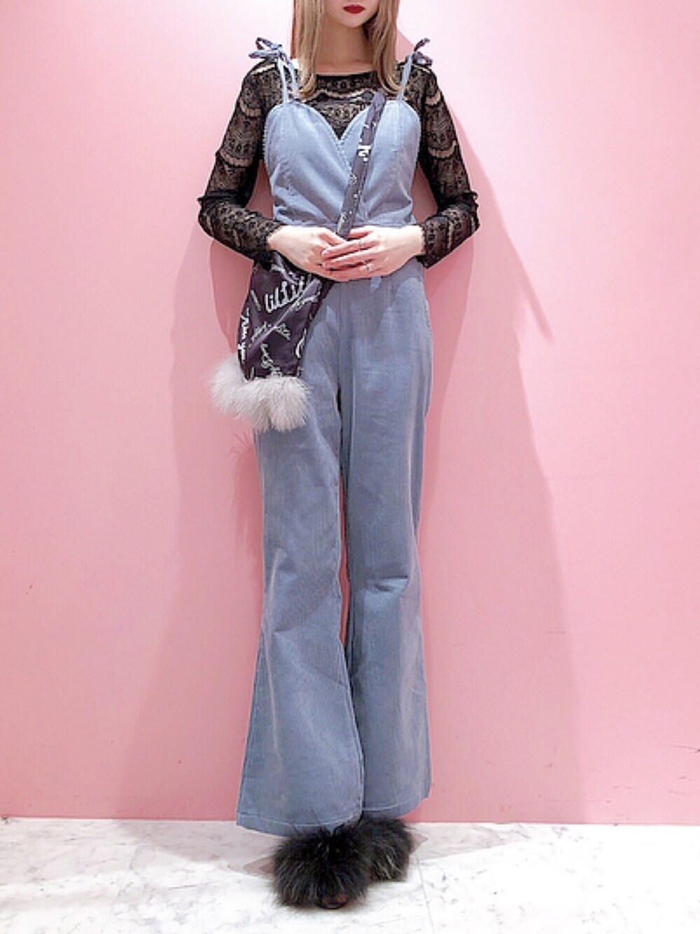 「lilLilly、リルリリー、LILICIOUS、リリシャス、コーデュロイ、オールインワン、フレアパンツ、レース、ファー、ブルー」｜「lilLillyのコーデュロイオールインワン（サロペット/オーバーオール、ブルー系）」を使った、𝒮𝒶𝓎𝒶𝓀𝒶さん（レディース・154cm）の秋コーディネートの1枚目の写真