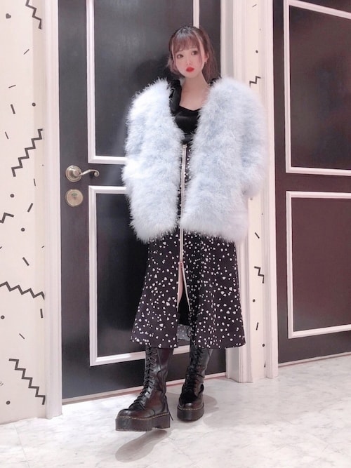 lilLilly cowファーコート 新品未使用タグ付き lilLilly（リルリリー）の「COW フレアファーコート（その他