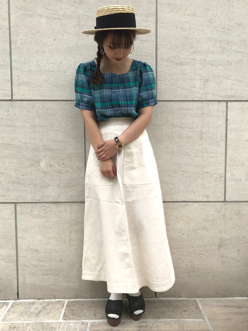 「オトナカジュアル、シンプルコーデ、カジュアル、夏コーデ、ootd、サンダル、スカート、チェック、プチプラ」｜「LOWRYS FARMのマドラススクエアブラウス　794003（シャツ/ブラウス、グリーン系）」を使った、yuka LOWRYS FARM吉祥寺さん（レディース・153cm）の春コーディネートの1枚目の写真