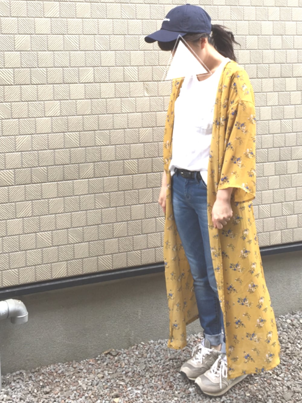 「キャップ、花柄ｶﾞｳﾝ、デニムパンツ、BEN DAVIS、w closet、New Balance、低身長」｜「Championの【CHAMPION】無地ポケットＴ（Tシャツ/カットソー、ホワイト系）」を使った、chisa…さん（レディース・147cm）の夏コーディネートの1枚目の写真