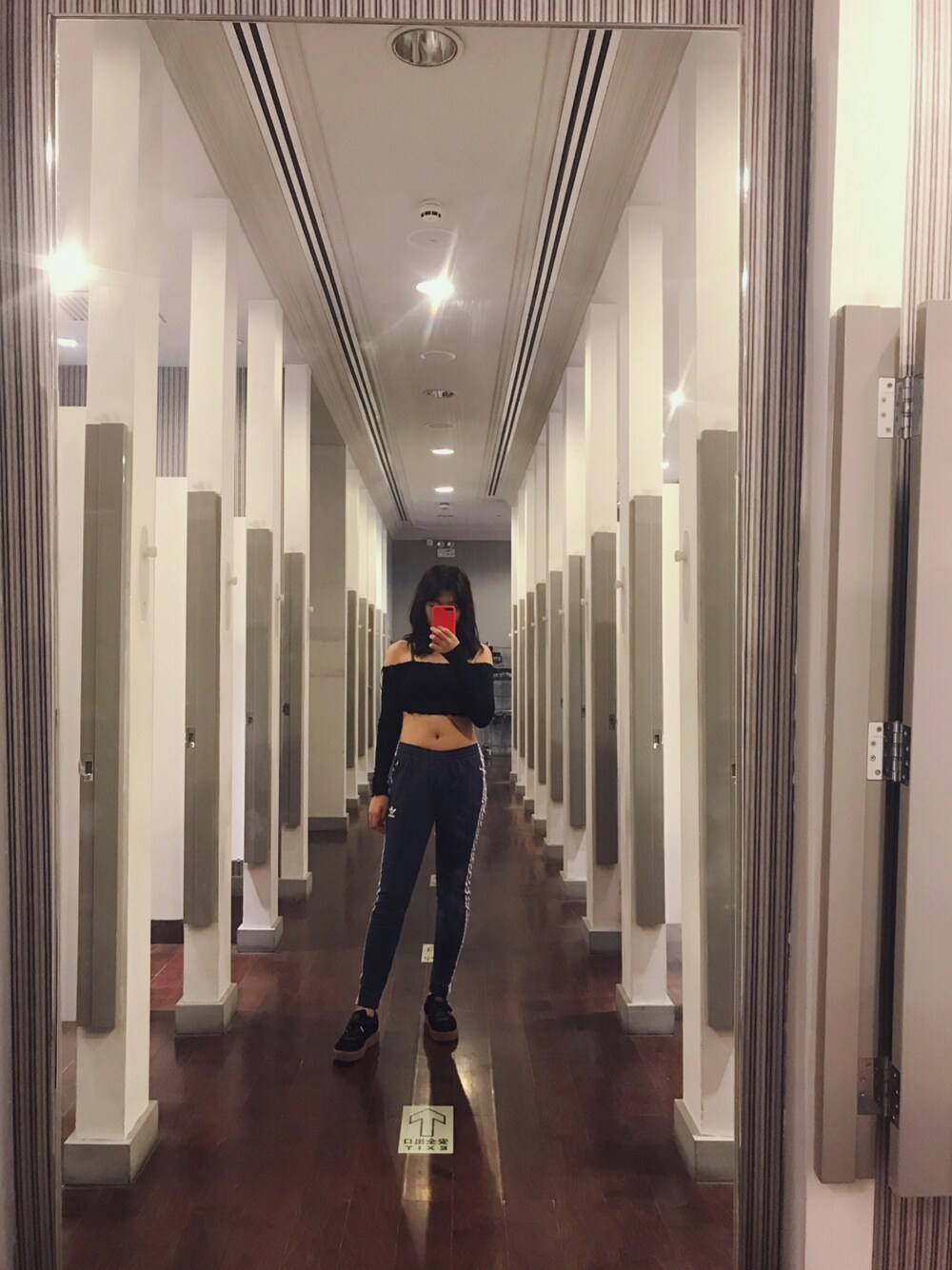 「girl」｜「FOREVER 21のアイテム（チューブトップ、ブラック系）」を使った、Ruby7_Lさん（レディース・170cm）の春コーディネートの1枚目の写真