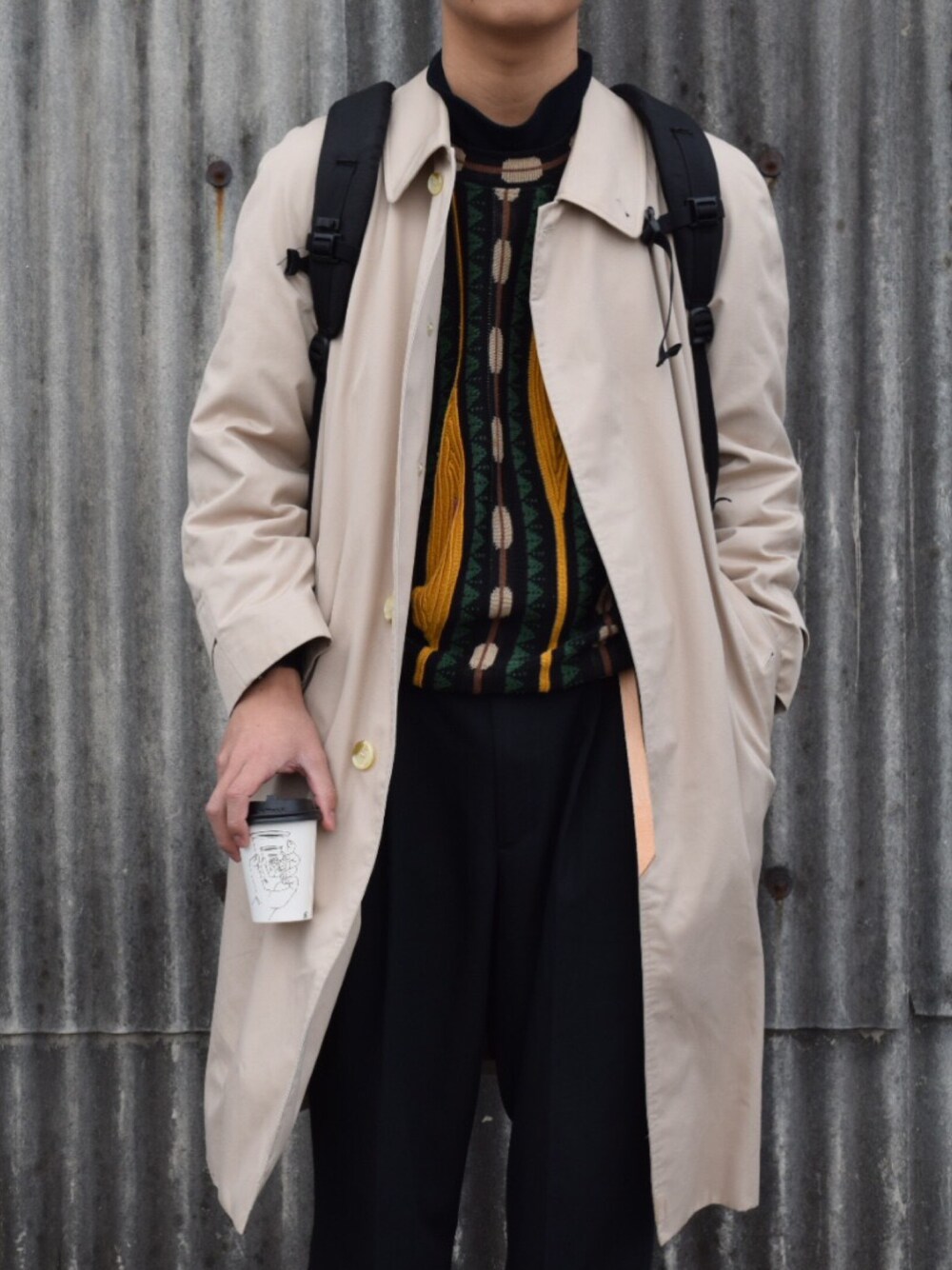 「はるコーデ、シンプルコーデ、古着MIX、burberry、Hender Scheme、休日スタイル、プチプラ、outfit、古着」｜「BURBERRYのアイテム（トレンチコート、ベージュ系）」を使った、やなさん（メンズ・174cm）の春コーディネートの1枚目の写真