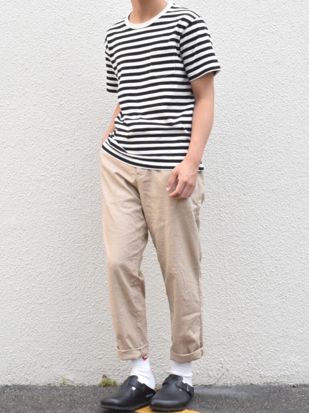 「シンプル、大人カジュアル、birkenstock、無印良品、GU、NIKE、ボーダー、チノパン、サンダル、プチプラ」｜「無印良品のアイテム（Tシャツ/カットソー、ホワイト系）」を使った、やなさん（メンズ・174cm）の夏コーディネートの1枚目の写真