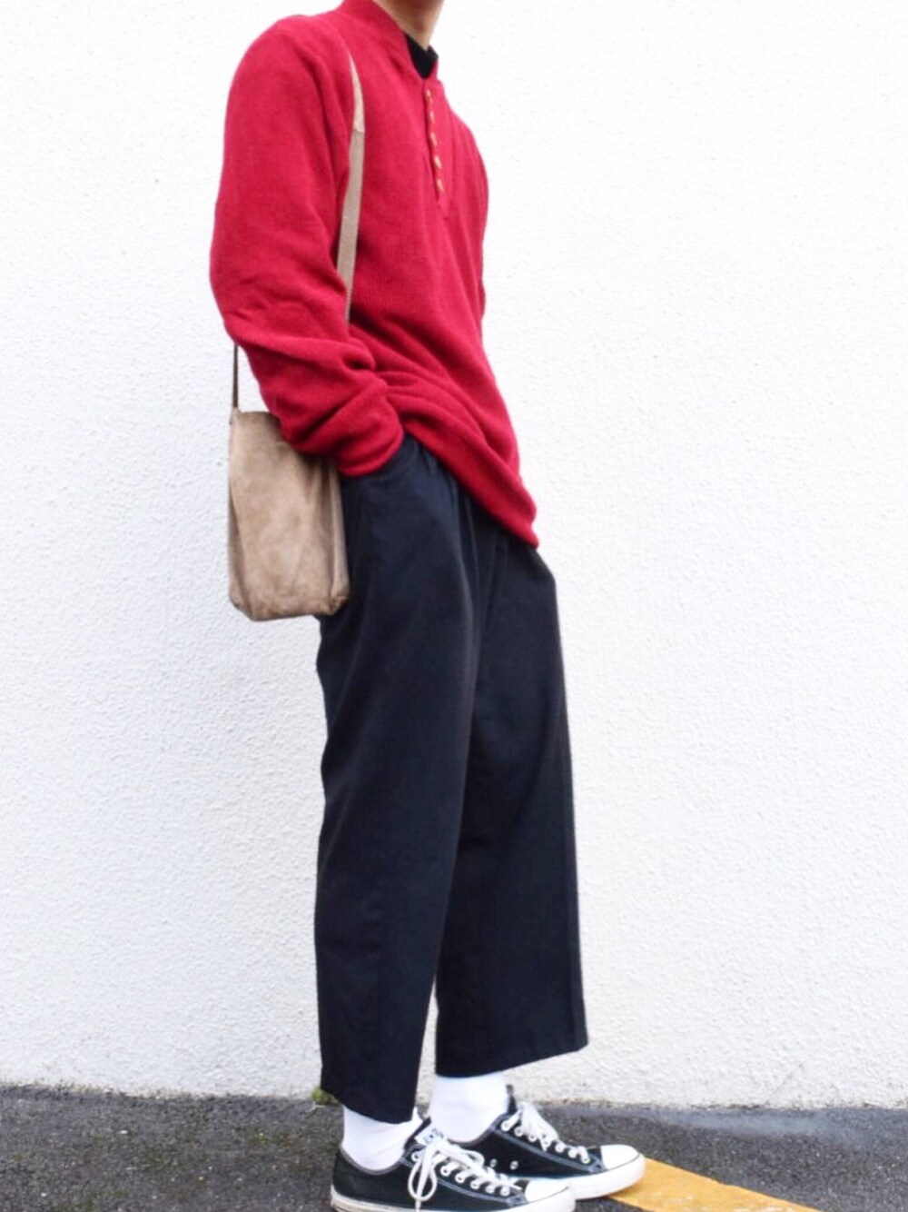 「古着、Hender Scheme、古着MIX、コンバース、converse、wearhalloween2017、秋、赤、ビッグシルエット、ootd」｜「古着のアイテム（ニット/セーター、レッド系）」を使った、やなさん（メンズ・174cm）の秋コーディネートの1枚目の写真