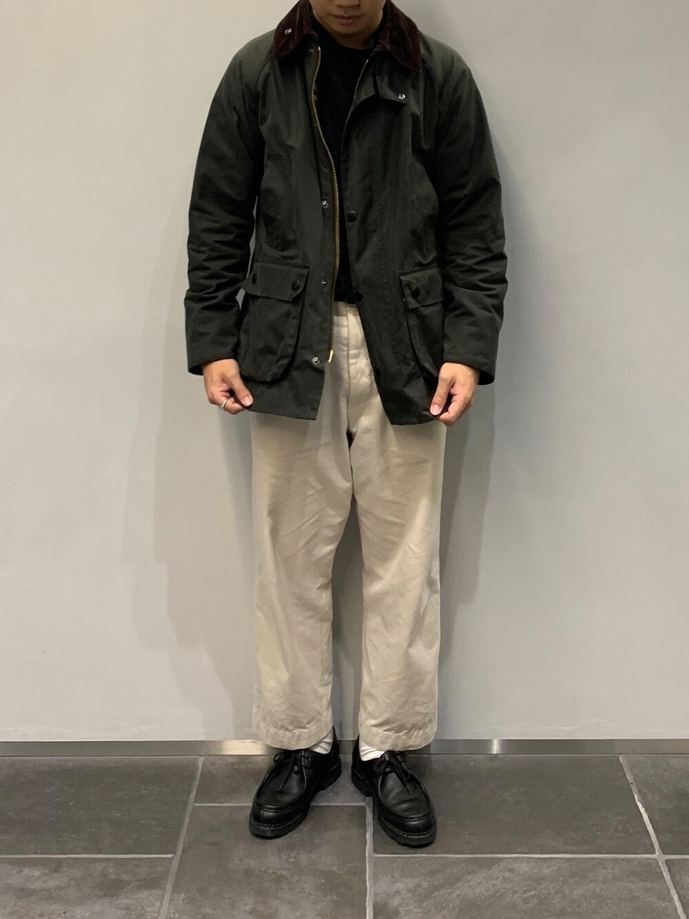 「barbour、YAECA、A.P.C.、Paraboot、UNIQLO、UNIQLO U、おしゃれさんと繋がりたい、シンプル、古着、カーキ」｜「BarbourのBarbour / BEDALE SL 2レイヤー ジャケット（ブルゾン、グリーン系）」を使った、やなさん（メンズ・174cm）の秋コーディネートの1枚目の写真