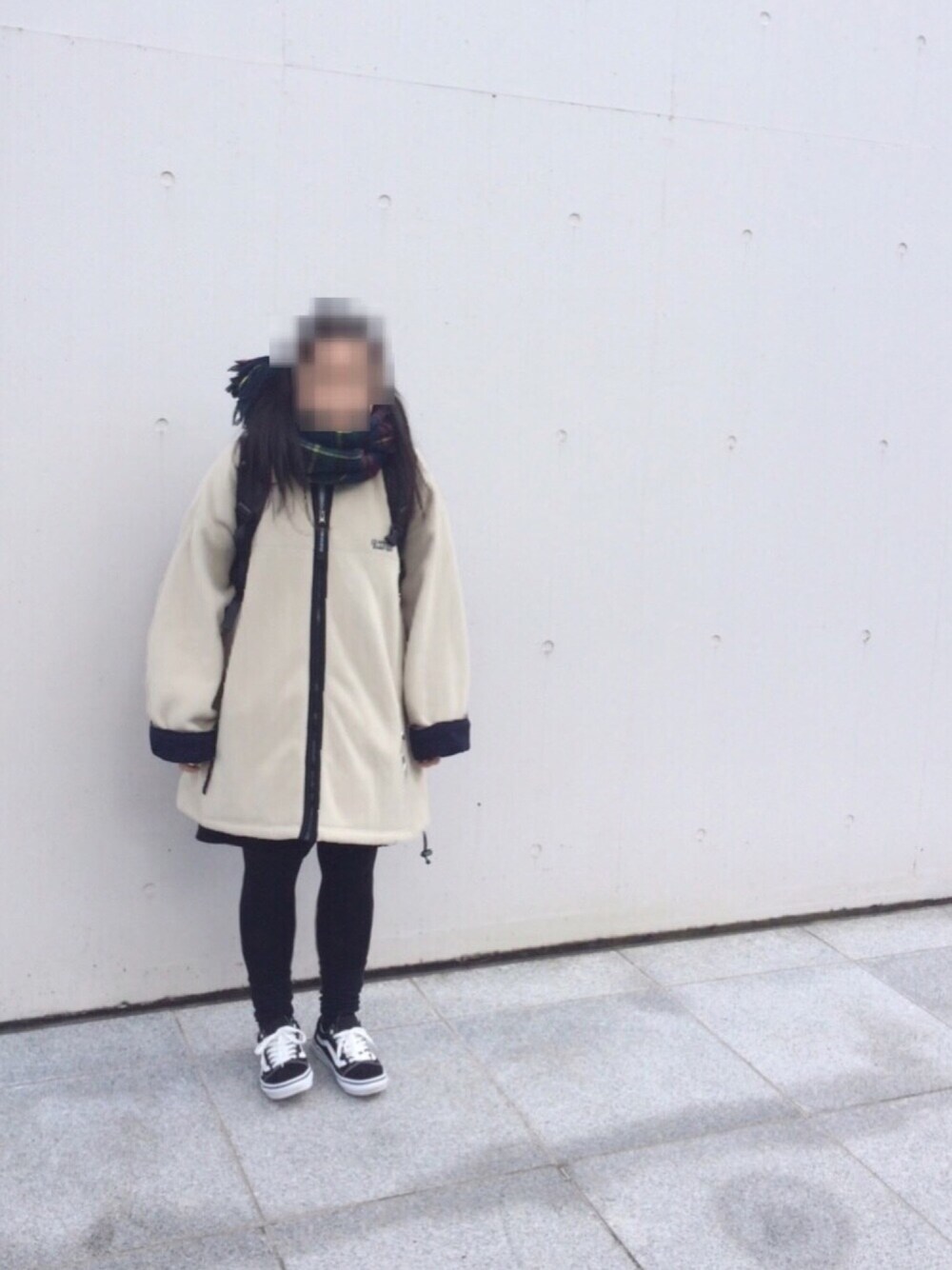 「ゆる、お父さん、ﾜﾝﾋﾟｰｽ風、靴下、バンズ、コンバース、マフラーぐるぐる、フリース」｜「WEGOのアイテム（マフラー、グリーン系）」を使った、sacoさん（レディース・153cm）の冬コーディネートの1枚目の写真