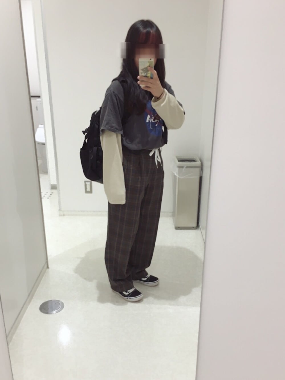 「古着、オジパン、NASA、靴紐、重ね、VANS」｜「古着のアイテム（Tシャツ/カットソー、グレー系）」を使った、sacoさん（レディース・153cm）の春コーディネートの1枚目の写真