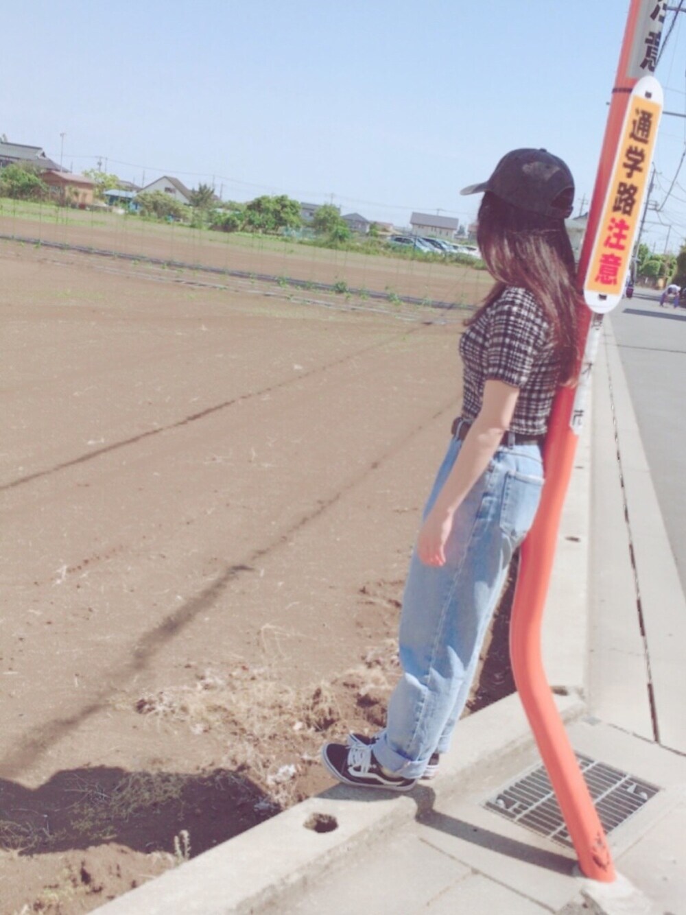 「ポップコーントップス、シャツイン、ジーンズ、キャップ、VANS、　」｜「SPINNSのアイテム（キャップ、ブラック系）」を使った、sacoさん（レディース・153cm）の春コーディネートの1枚目の写真