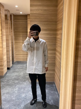 「UNIQLO（ユニクロ）のエクストラファインコットンブロードオーバーサイズシャツ（長袖）（シャツ/ブラウス、ホワイト系）」を使った、かさしょうさん（メンズ・172cm）の秋コーディネート