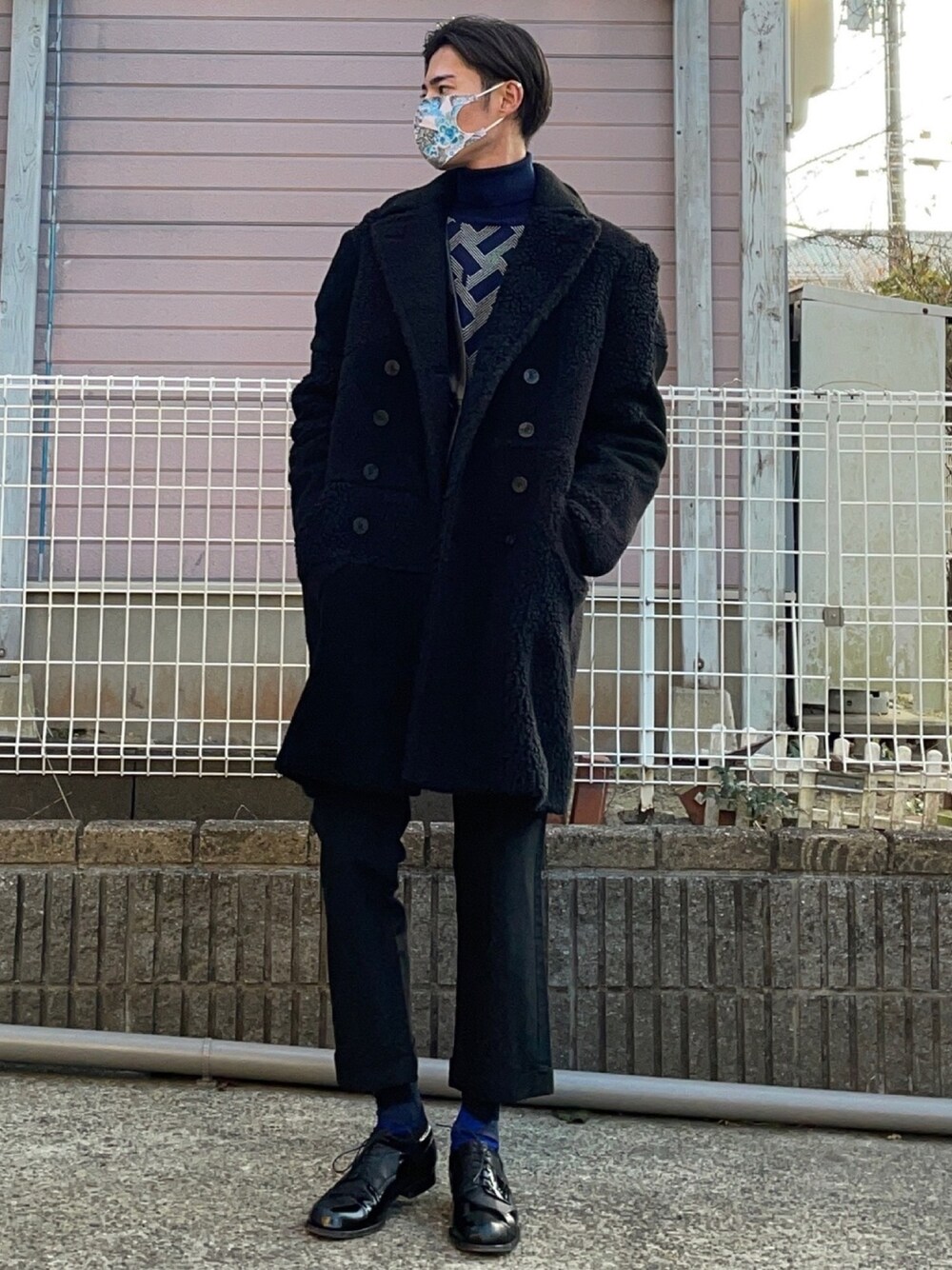 「ANREALAGE、COMME des GARCONS、コムデギャルソン、アンリアレイジ、パッチワーク、レザージャケット、青、黒、ジュンヤワタナベ、JUNYA WATANABE MAN」｜「JUNYA WATANABE MANのアイテム（ニット/セーター、ブルー系）」を使った、HIROMUさん（メンズ・185cm）の冬コーディネートの1枚目の写真