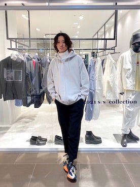 「タートルネックカットソー」｜「アイテム（スラックス）」を使った、taikiさん（メンズ・177cm）の春コーディネート