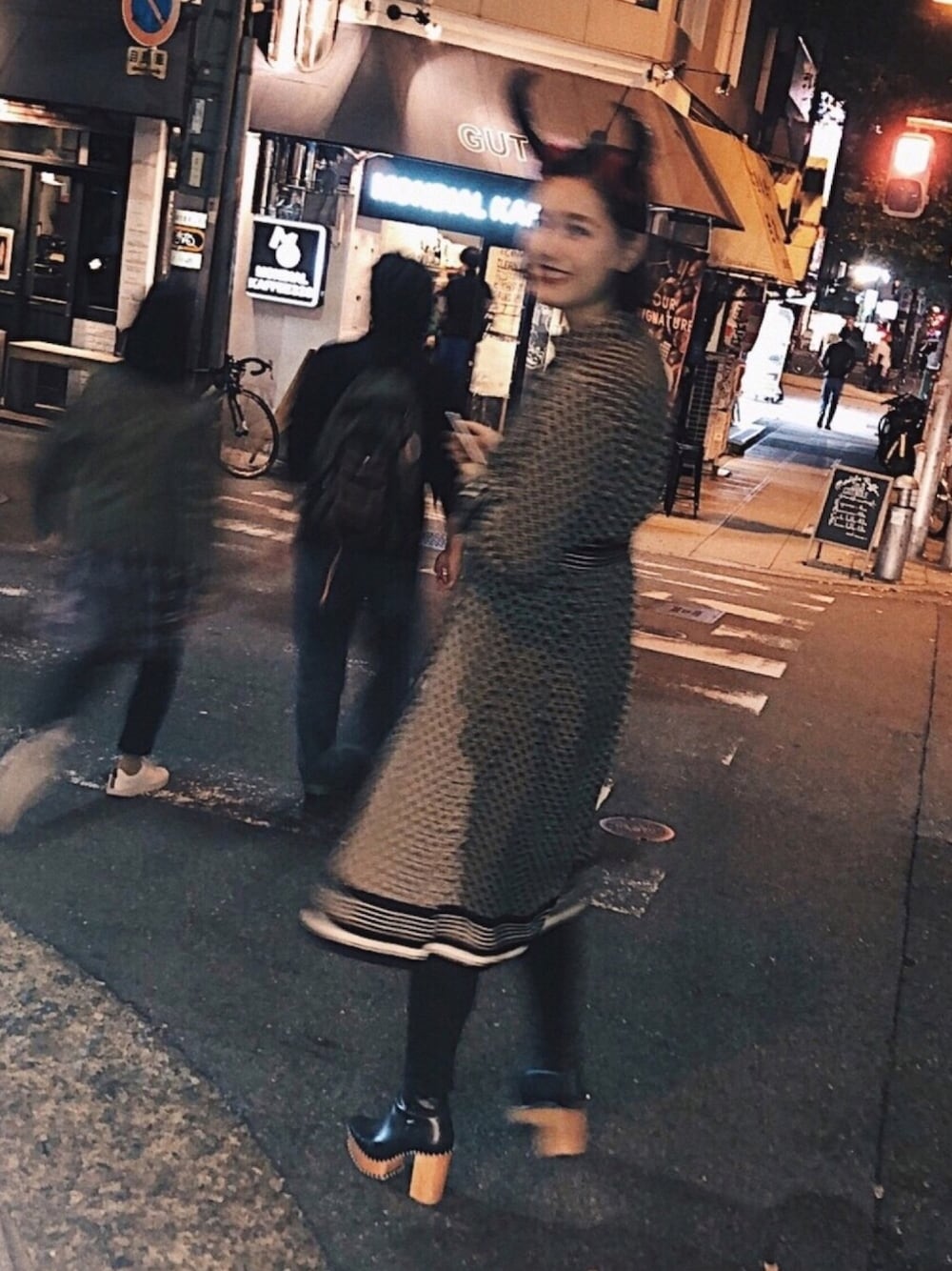 「ZOZO公認ユーザー、ootd、シンプルコーデ、プチプラ、きれいめカジュアル、おしゃれさんと繋がりたい、シャツワンピ、高身長女子、ハロウィン、2018マイベストコーデ」｜「H&Mのアイテム（シャツワンピース、ブラウン系）」を使った、ｓａｒｒｙさん（レディース・177cm）の秋コーディネートの1枚目の写真