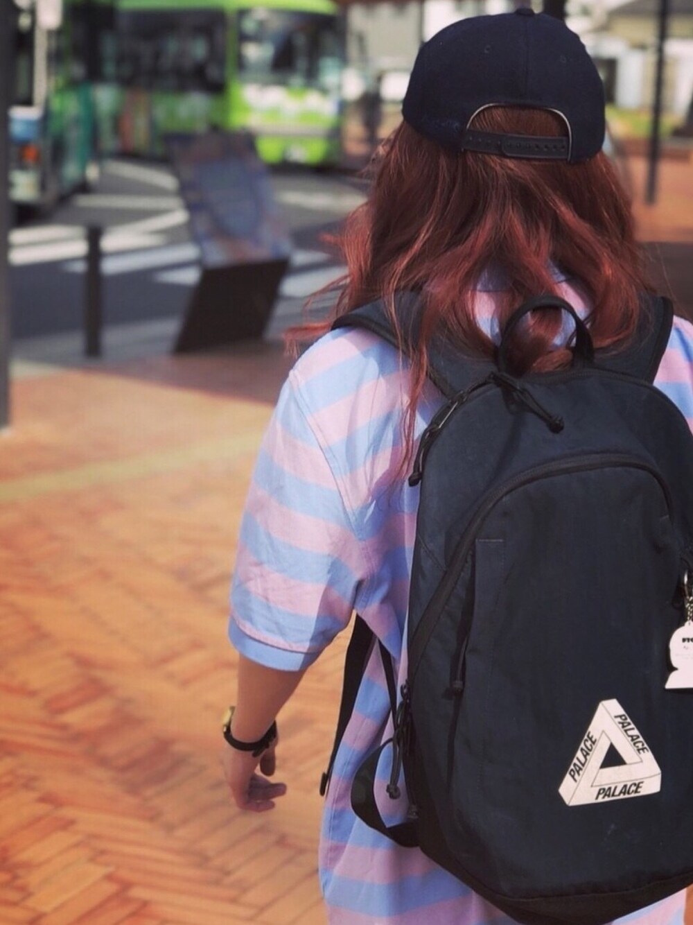 「palaceskateboads、パレス、palace、スケータースタイル」｜「BROOKS BROTHERSのアイテム（ポロシャツ、ピンク系）」を使った、とろろさん（レディース・160cm）の春コーディネートの1枚目の写真