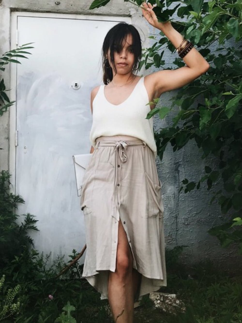 「midiskirt、modestreet、summer、knit、neutral 、girl、simple、VINTAGE、ootd、conscious Fashion」｜「Nordstromのアイテム（スカート、ベージュ系）」を使った、Luisa Fernandaさん（レディース・163cm）の夏コーディネートの1枚目の写真