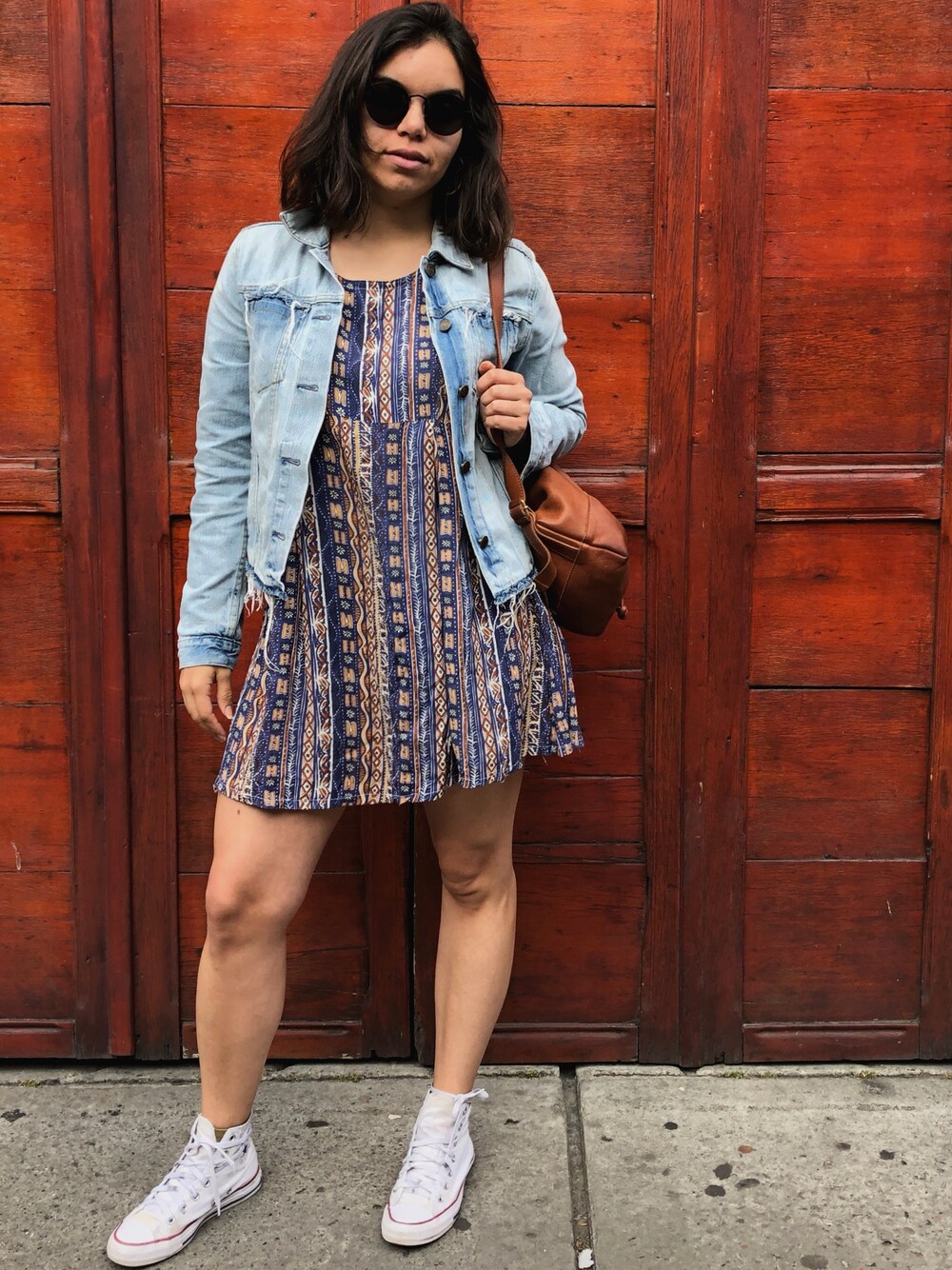 「Floral print、summer、spring、dress、denim、ootd、leather、Colombia 、pattern、streetstyle」｜「GAPのアイテム（デニムジャケット、その他）」を使った、Luisa Fernandaさん（レディース・163cm）の夏コーディネートの1枚目の写真