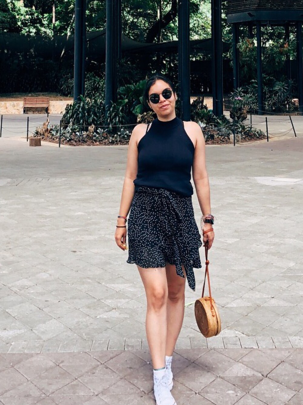 「skirts、30wears、fashrev、ootd、polkadots、sunmerfits、medellin、Colombia 、streetstyle、datenight」｜「mila louiseのGRACE & MILA Mini skirts（スカート、ブルー系）」を使った、Luisa Fernandaさん（レディース・163cm）の夏コーディネートの1枚目の写真