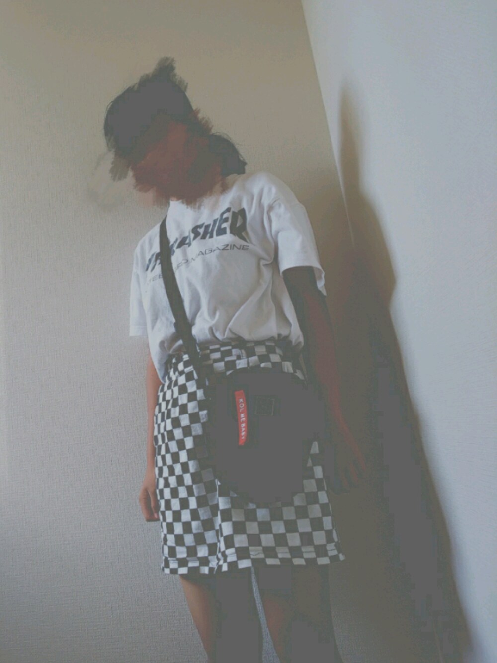 「いいね、save、フォローお願いします🤑、低身長コーデ、おしゃれさんと繋がりたい、ブラック、休日スタイル、THRASHER、フォロー、イイネ、お気に入り登録お願いします♡、black and white」｜「THRASHERのロゴＴシャツ THRASHER ベーシックロゴ TH8101L（Tシャツ/カットソー、ホワイト系）」を使った、sakuraさん（レディース・155cm）の秋コーディネートの1枚目の写真