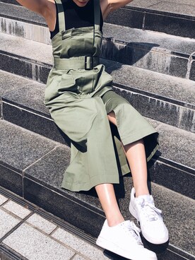 「MURUA（ムルーア）のタックビスチェワンピース（ワンピース、グリーン系）」を使った、関本香里さん（レディース・160cm）の春コーディネート