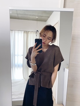 「MURUA（ムルーア）のルーズメッシュニット（ニット/セーター、ブラウン系）」を使った、関本香里さん（レディース・160cm）の春コーディネート