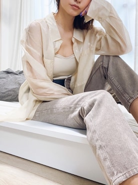 「MURUA（ムルーア）のオーバーシアーシャツ【シアー素材+ミントグリーン】【シースルーブラウス】（シャツ/ブラウス、ホワイト系）」を使った、関本香里さん（レディース・160cm）の春コーディネート