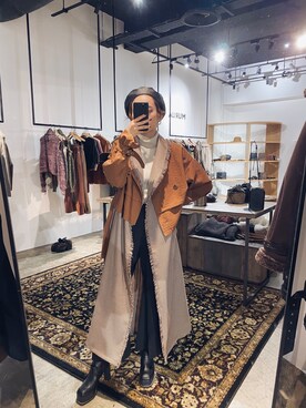 「MURUA（ムルーア）のガンクラブレイヤードトレンチコート【3way】（トレンチコート、ブラウン系）」を使った、関本香里さん（レディース・160cm）の夏コーディネート