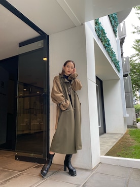 「MURUA（ムルーア）のコーデュロイスリーブコート（トレンチコート、グリーン系）」を使った、関本香里さん（レディース・160cm）の夏コーディネート