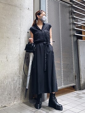 「MURUA（ムルーア）のサファリワンピース（ワンピース、ブラック系）」を使った、関本香里さん（レディース・160cm）の夏コーディネート
