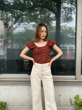 「MURUA（ムルーア）のギャザーブラウス（シャツ/ブラウス、ブラウン系）」を使った、関本香里さん（レディース・160cm）の夏コーディネート