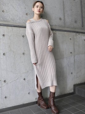 「MURUA（ムルーア）のアシンメトリーモールニットワンピース（ワンピース、ホワイト系）」を使った、関本香里さん（レディース・160cm）の冬コーディネート