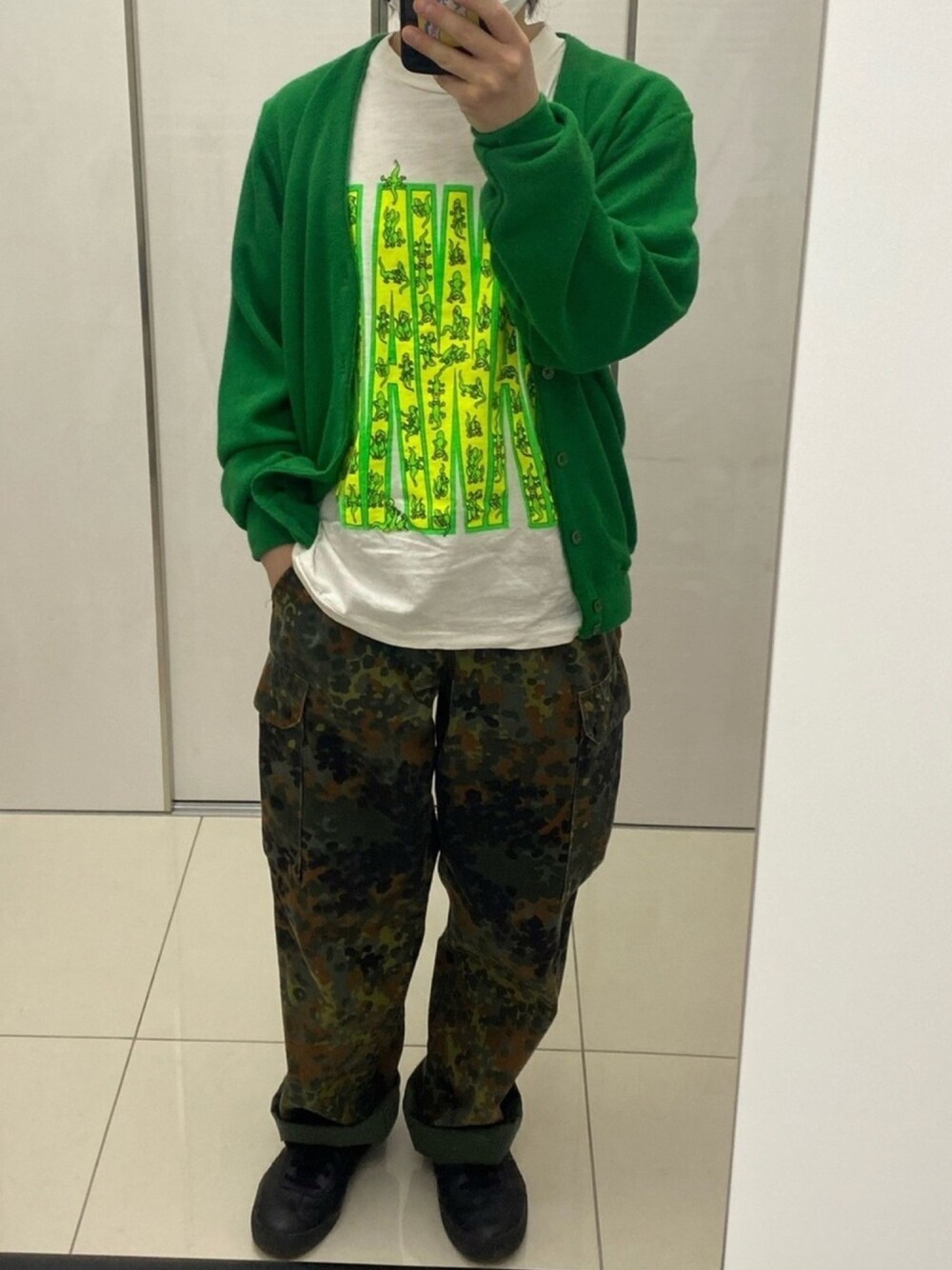 「古着　usedのアイテム（カーディガン/ボレロ、グリーン系）」を使った、ryu_1989さん（メンズ・161cm）の春コーディネートの1枚目の写真