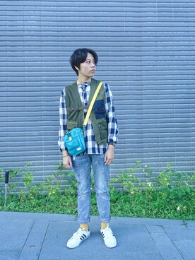 「plain-me（プレインミー）のアイテム（ショルダーバッグ）」を使った、季冠廷さん（メンズ・165cm）の春コーディネート