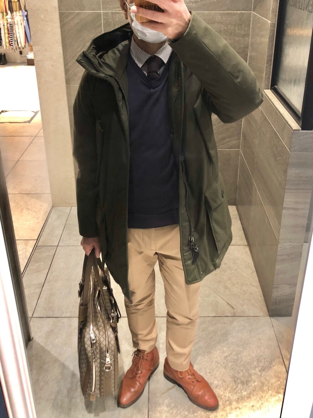 「冬コーデ、ダウンジャケット、WOOLRICH、タイドアップ、johnsmedley、entre amis、tricker's、GUCCI」｜「WOOLRICHのWOOLRICH / MOUNTAIN JACKET(LORO PIANA fabric) ダウン（ダウンジャケット/コート、グリーン系）」を使った、Hayakeeeenさん（メンズ・163cm）の春コーディネートの1枚目の写真