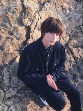 「EDIFICE（エディフィス）のアイテム（チノパンツ）」を使った、シェーン真人 さん（メンズ・180cm）の夏コーディネート