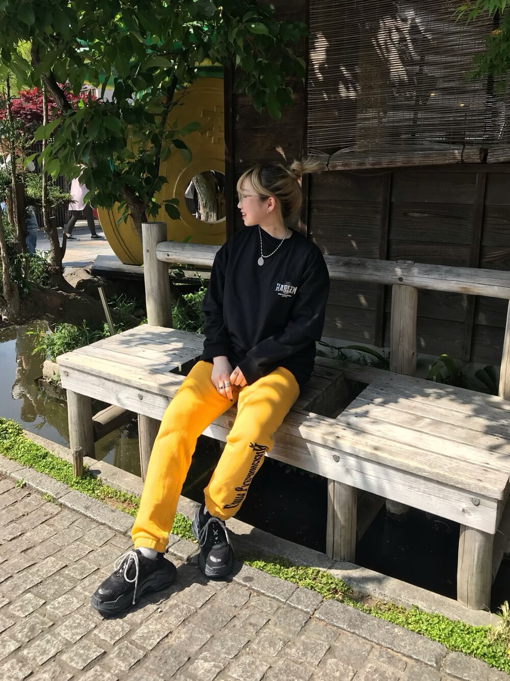 「BALENCIAGA、gosharubchinskiy、shethiscomma、gentlemonster、anotheryouth、vetements、ootd、ストリート、メンズライク、カジュアルコーデ」｜「shethiscommaのアイテム（Tシャツ/カットソー、ブラック系）」を使った、MIZUKIさん（レディース・164cm）の夏コーディネートの1枚目の写真