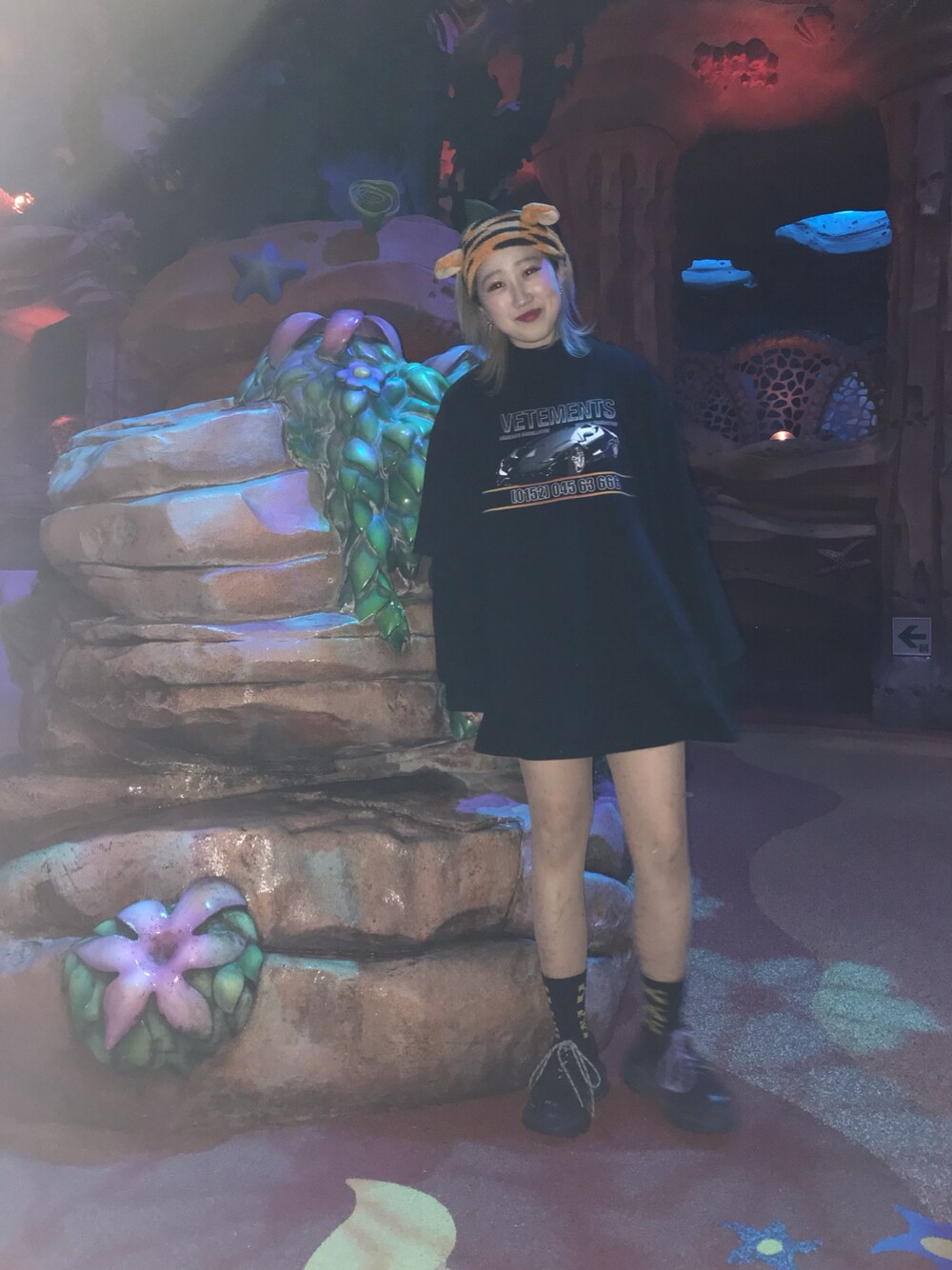 「vetements、off white、OFF-WHITE、BALENCIAGA、disney、ootd、おしゃれさんと繋がりたい、ストリート、オーバーサイズ、メンズライク」｜「VETEMENTSのアイテム（Tシャツ/カットソー、ブラック系）」を使った、MIZUKIさん（レディース・165cm）の夏コーディネートの1枚目の写真