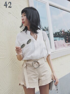 「MISS MALINAのアイテム（カーゴパンツ、ベージュ系）」を使った、MARIA 玛玛莉丫さん（レディース）の春コーディネート