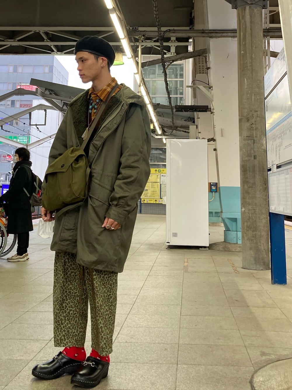 「Nepenthes、M64、m64パーカー、south2west8、古着、TROENTORP、NEEDLES、ベレー帽、ミリタリー、LHN JEWELRY」｜「ROTHCOの【ROTHCO/ロスコ】GI TYPE INSPECTION READY BERET (UN)（ハンチング/ベレー帽、ブラック系）」を使った、すはすさん（メンズ・174cm）の冬コーディネートの1枚目の写真