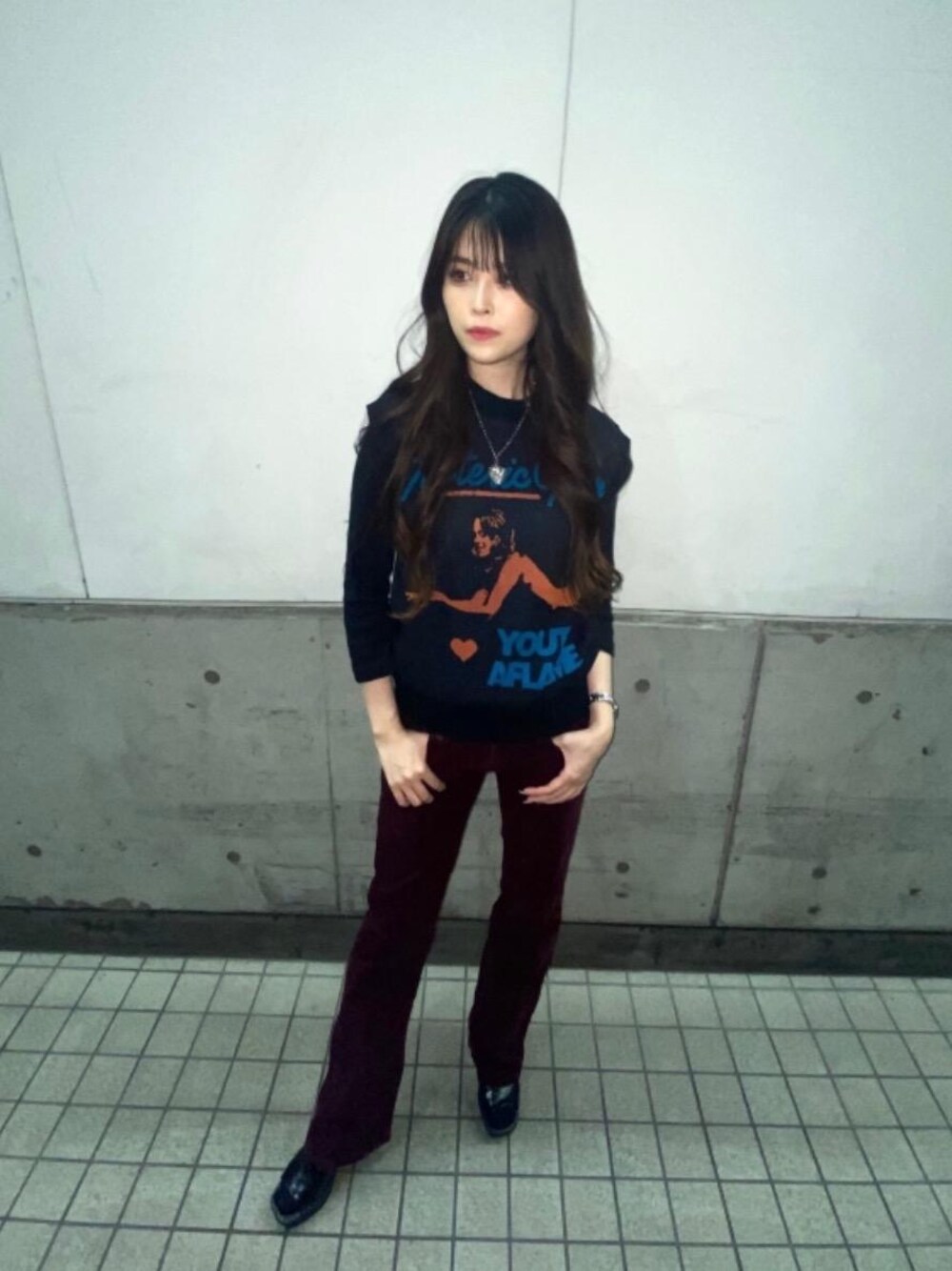 「フレアパンツ、ヒステリックグラマー、ニットコーデ、アメカジコーデ、ロックコーデ、70'sコーデ、べすと、hysteric glamour、90'sコーデ、秋🍁コーデ」｜「HYSTERIC GLAMOURのWOMAN ON SKULL PICKネックレス（ネックレス、シルバー系）」を使った、NANAMIさん（レディース・160cm）の秋コーディネートの1枚目の写真