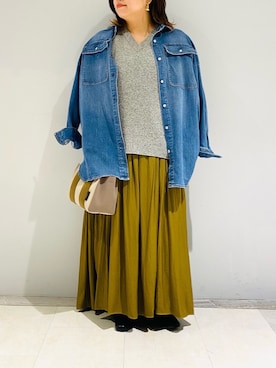 「RIVE DROITE（リヴドロワ）のニュアンスモチーフイヤリング（イヤリング）」を使った、IKUMIさん（レディース・150cm）の冬コーディネート